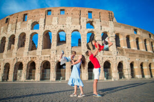הורים עם ילדים ברומא, מול הקוליסאום